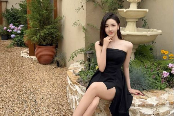 北京新人❤️，刚下💧，中央美术学院大一兼职，硬5 W 🦜鹦鹉