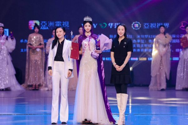 🐱 🐳新人舒涵职业T台模特