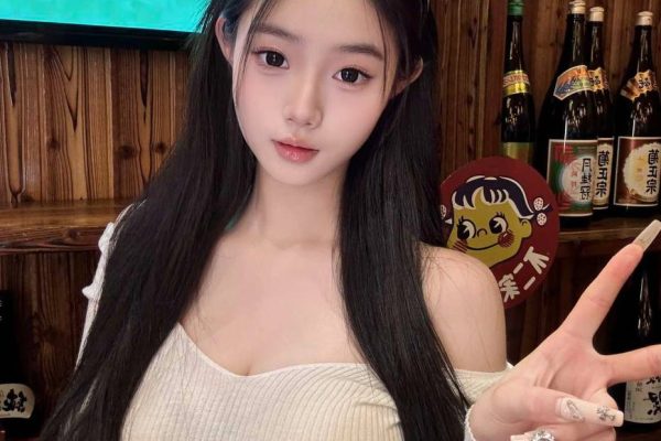 高白纯天花板校花代言人